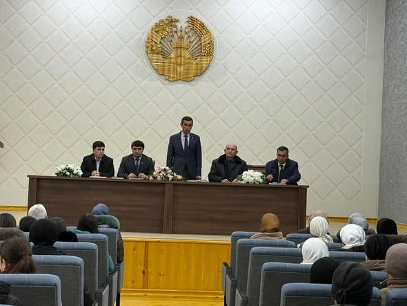 Вохӯрӣ бо намояндагони соҳаи маориф дар водии Зарафшон